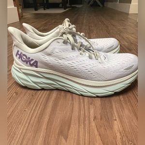 Hoka Clifton 8 sneakers (women’s size 9)